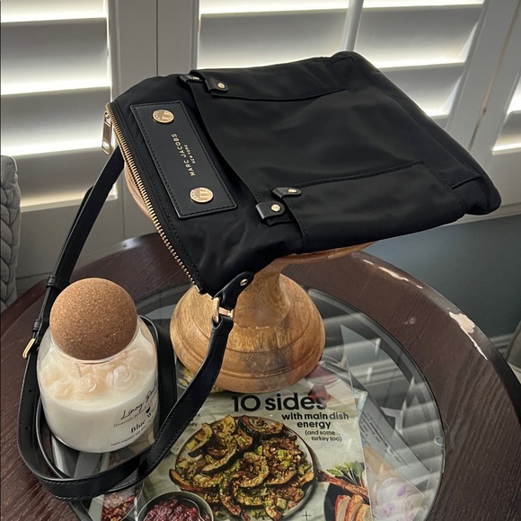 🛑 1 hour sale. Marc Jacobs, Black Crossbody Bag with Gold Accents - Picture 8 of 10